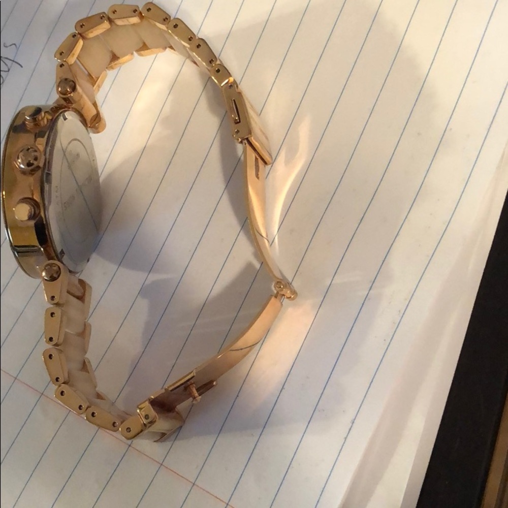 Michael Kors rose gold watch - Picture 3 of 3